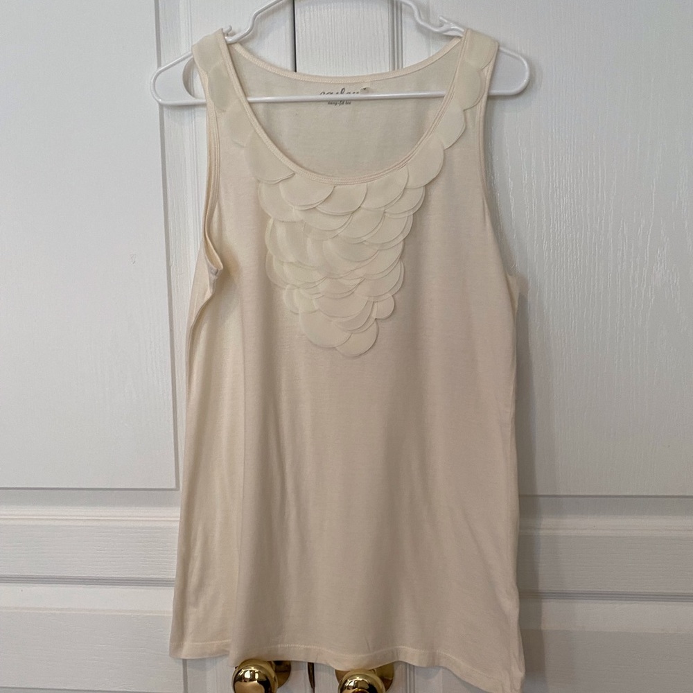 Woman’s ivory tank top
